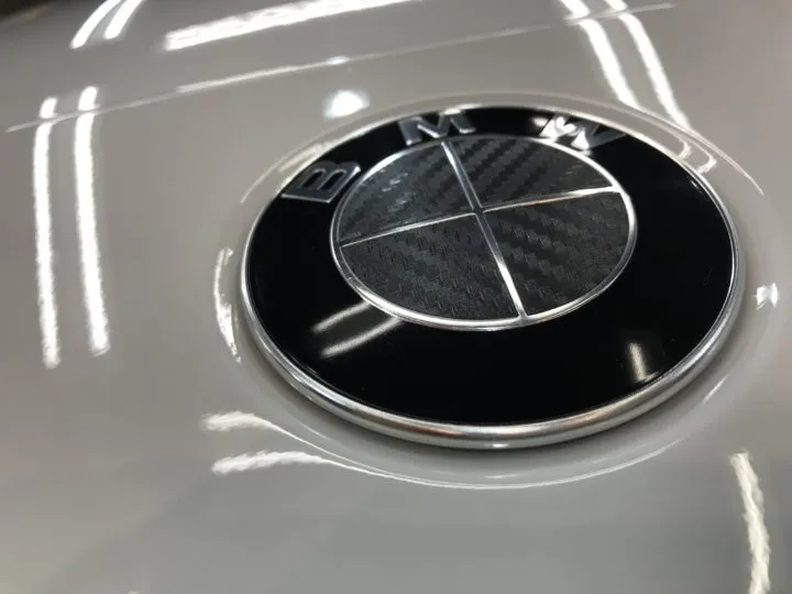 BMWM2コンペティションのブラックエンブレム