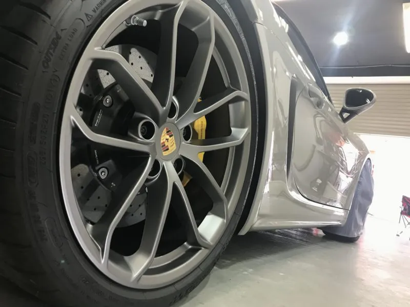 東京のポルシェ718スパイダーのボディコーティング店