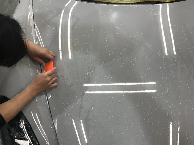 ポルシェ718スパイダーのPPFのスキージング方法