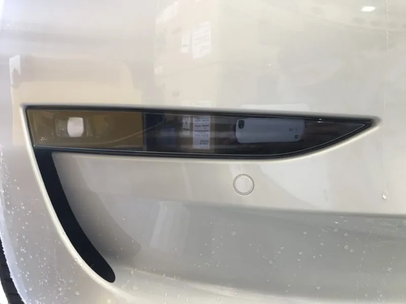 フォグランプの飛び石からの保護はプロテクションフィルム