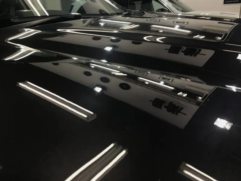 「有機コーティングの艶」と「無機コーティングの光沢」