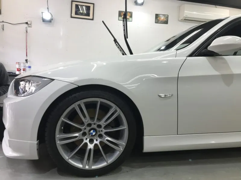 BMW325iの塗装の研磨とコーティング下地が完