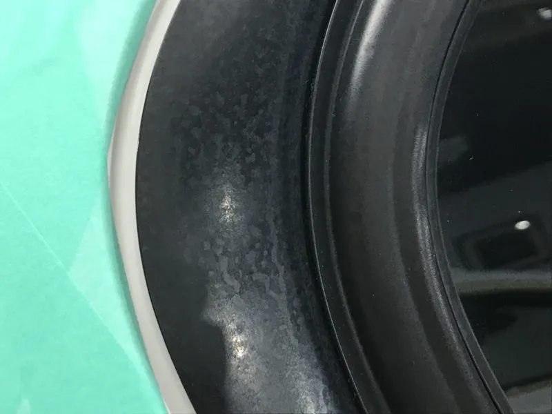 BMWの黒いウインドーモールの劣化の改善方法