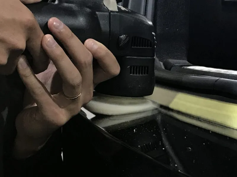 トランクステップのウォータースポット除去方法