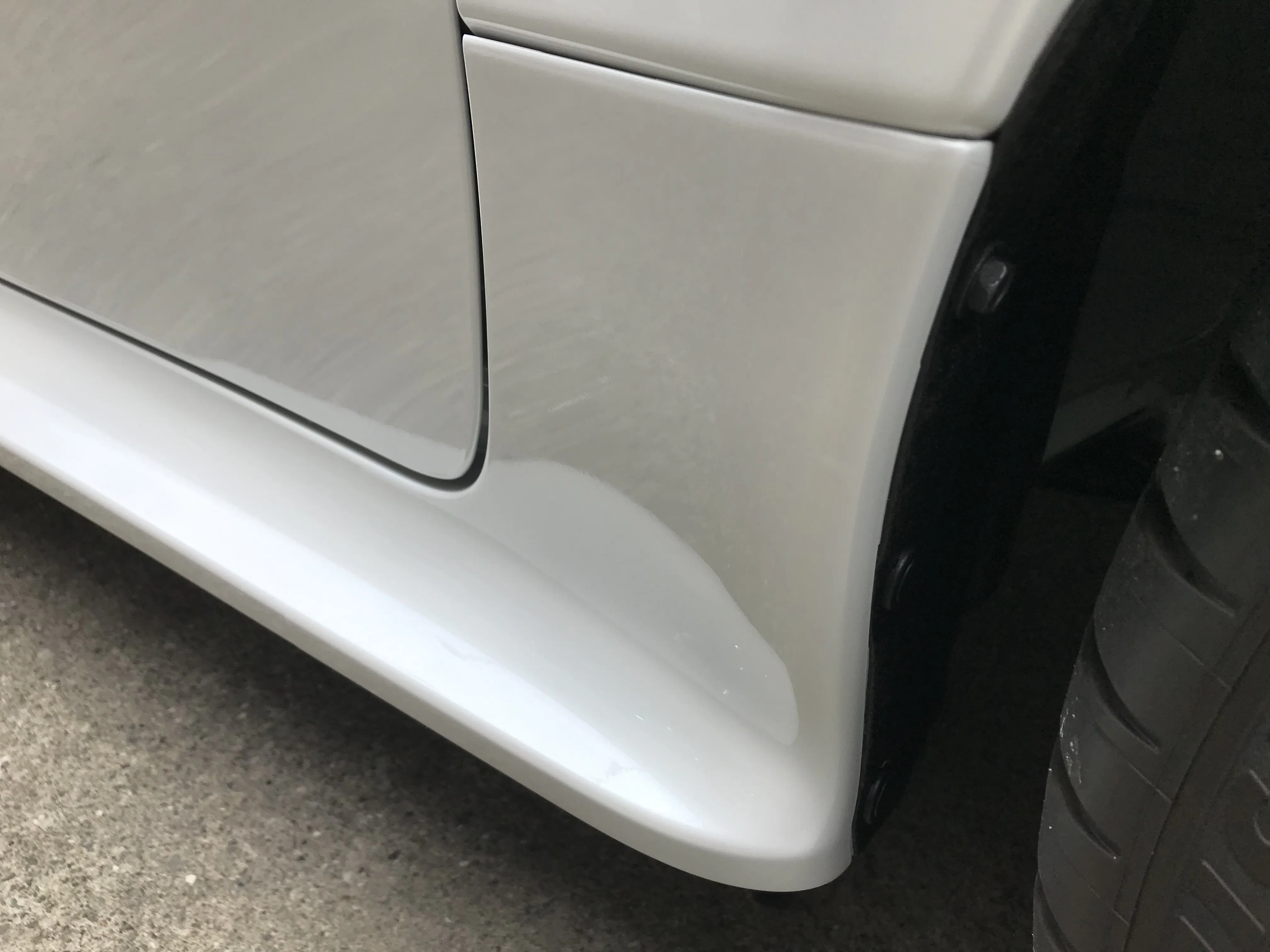 サイドスカートへのプロテクションフィルム施工