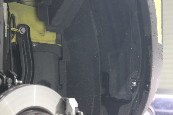 タイヤハウス洗浄前