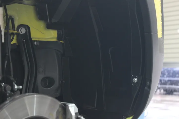 タイヤハウスの樹脂部コーティング