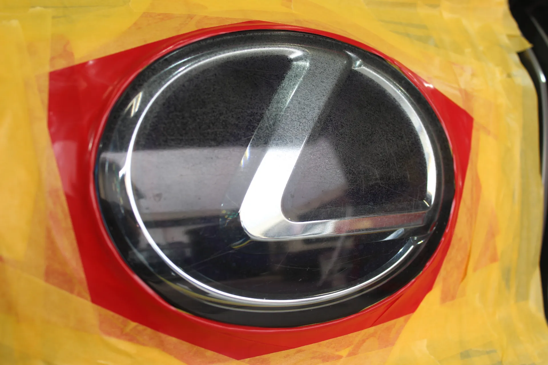 エンブレムの磨き施工店