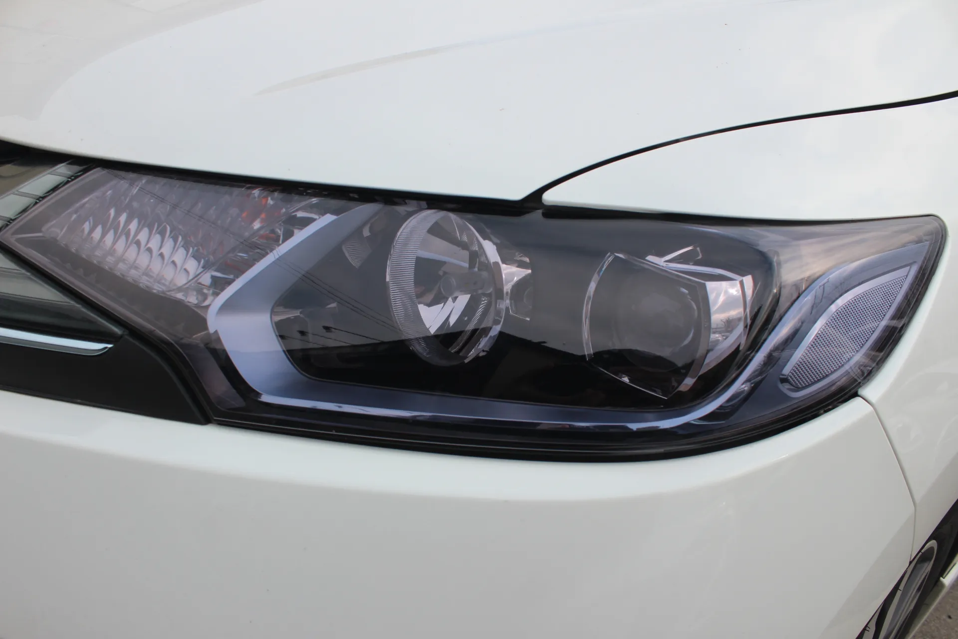 ヘッドライトブルーフィルム施工店