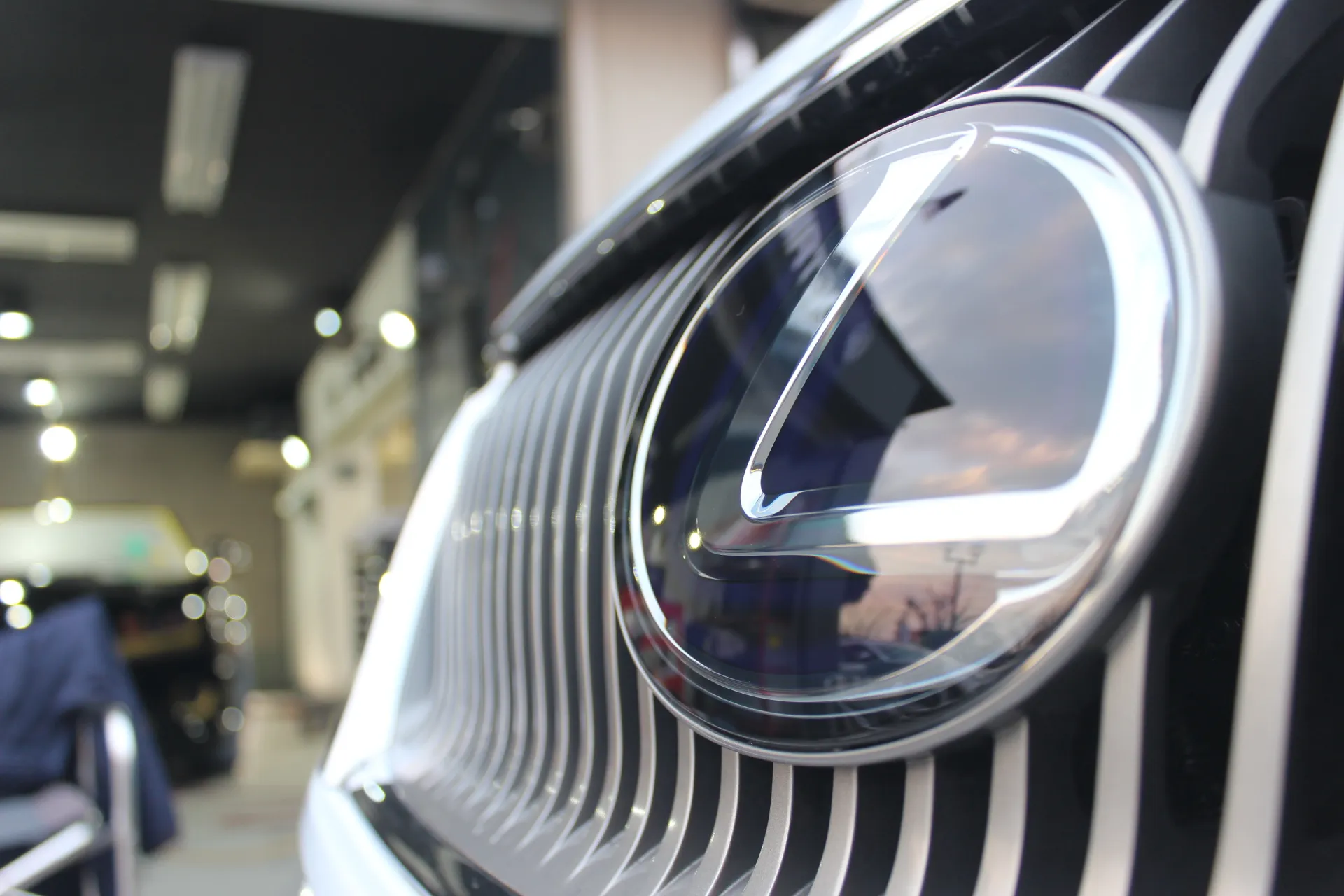 レクサスのエンブレムリペア方法