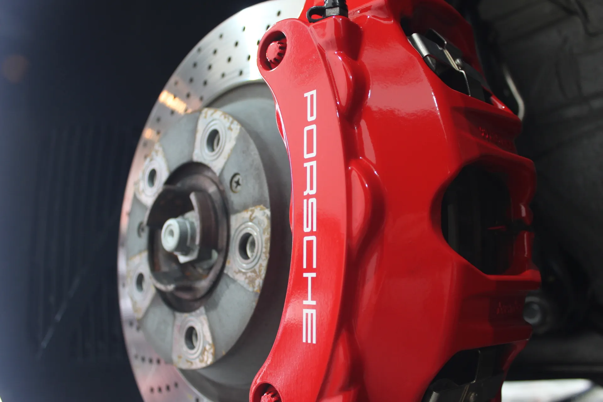 ポルシェのブレンボ製ブレーキキャリパー