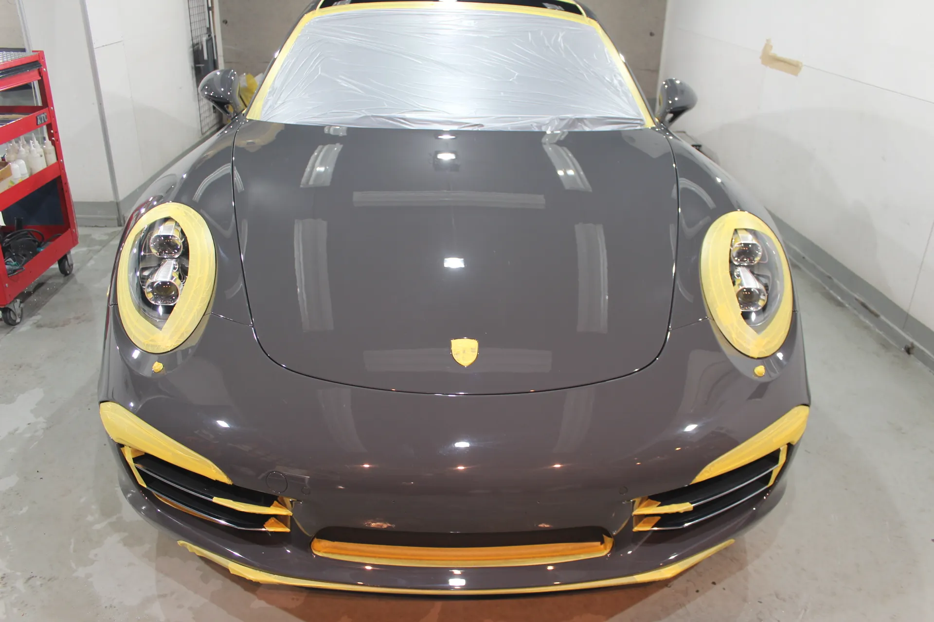 ポルシェのソリッドグレーの美しさ