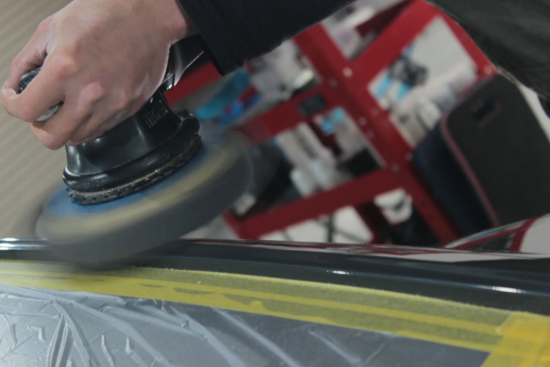 ポルシェ911のボディー磨き