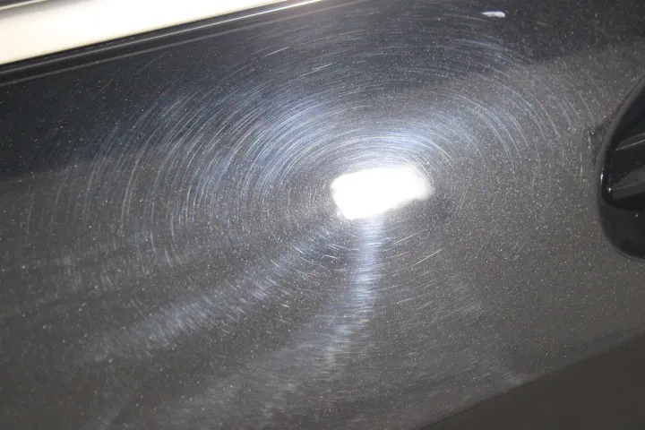 ベンツの黒の磨き傷