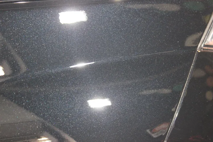 綺麗に磨かれた黒メタリック