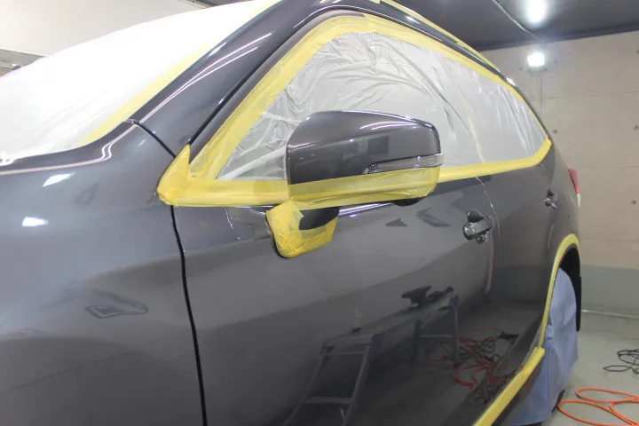 スバルフォレスターの磨き前のマスキング