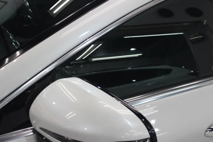 ウインドーモールへのプロテクションフィルム施工