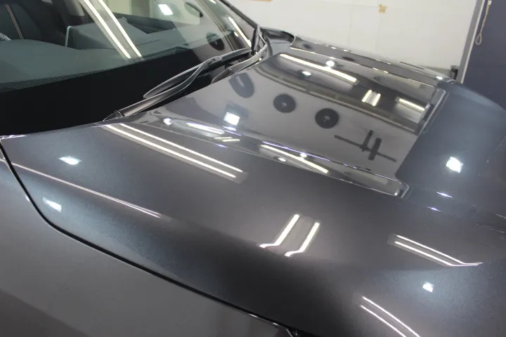 RAV4のボンネットフード