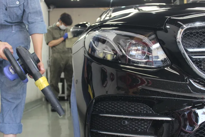 車の洗車後のブロアー画像