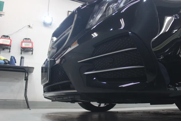 ベンツの磨き専用ブース