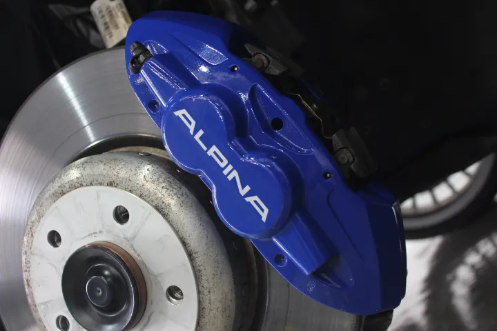 耐熱性プロ用キャリパーコーティングを取り扱う東京のカーコーティング専門店