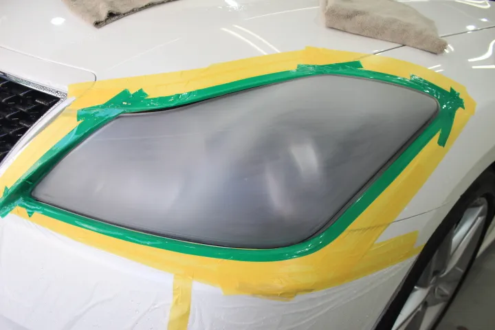 ヘッドライトスチーマーとプロテクションフィルムの同時施工が出来る東京のカーコーティング専門店