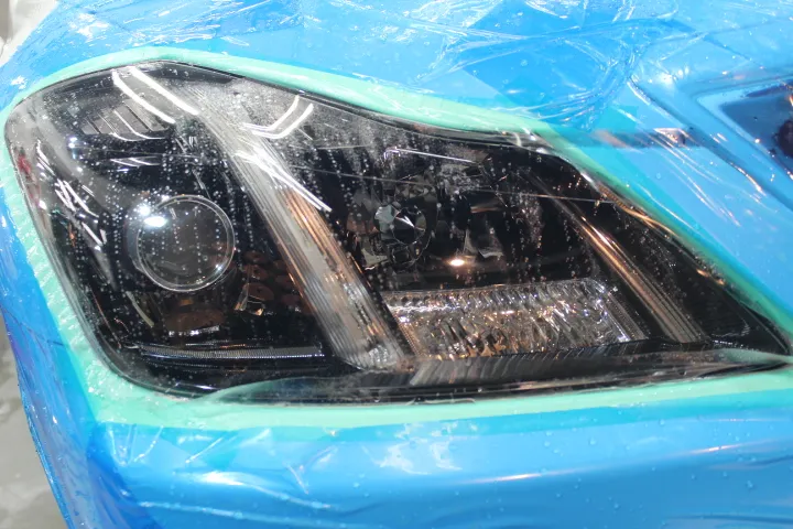 ヘッドライトスチーマーとプロテクションフィルム保護の同時施工がおすすめ