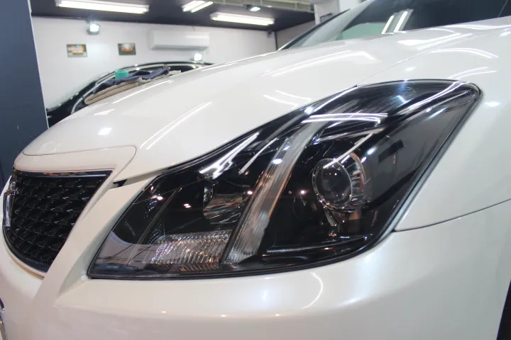 最高峰のヘッドライトコーティングとプロテクションフィルムの同時施工が出来る東京のカーコーティング専門店