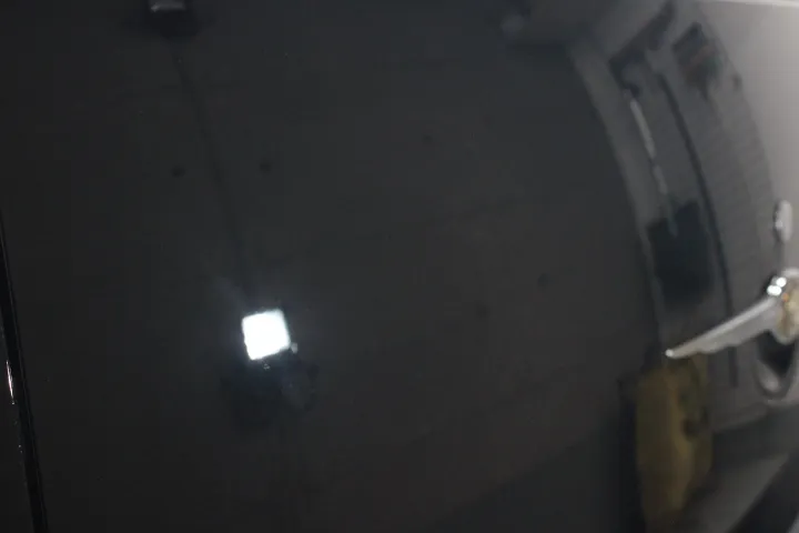 傷の多いリアトランクの磨き後