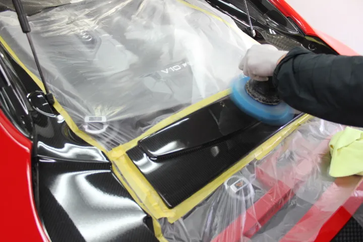 R8のエンジンルームクリーニング