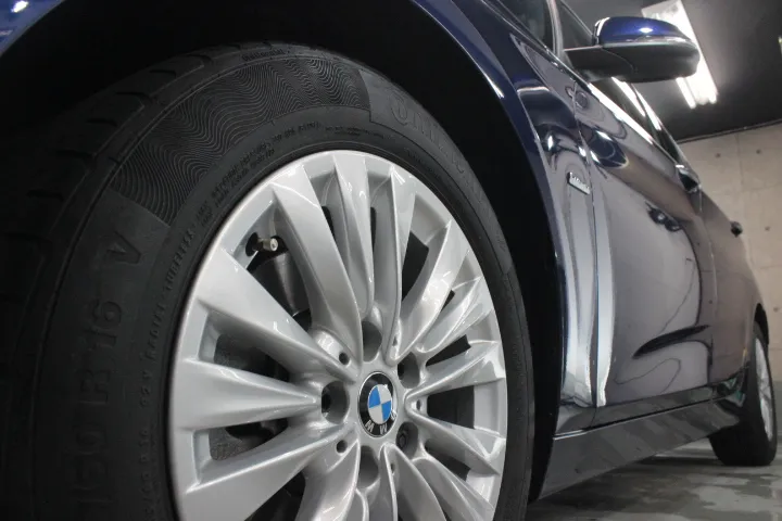 ホイールを外して裏表にコーティングができる東京のコーティング専門店