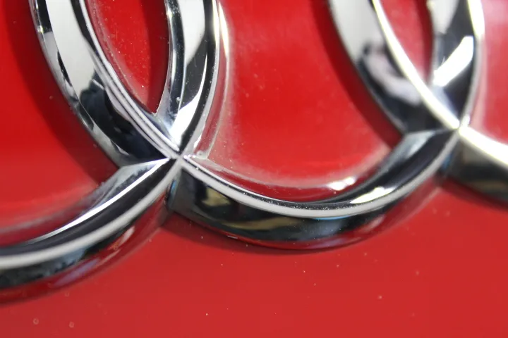 エンブレムのクリーニングが得意な施工店