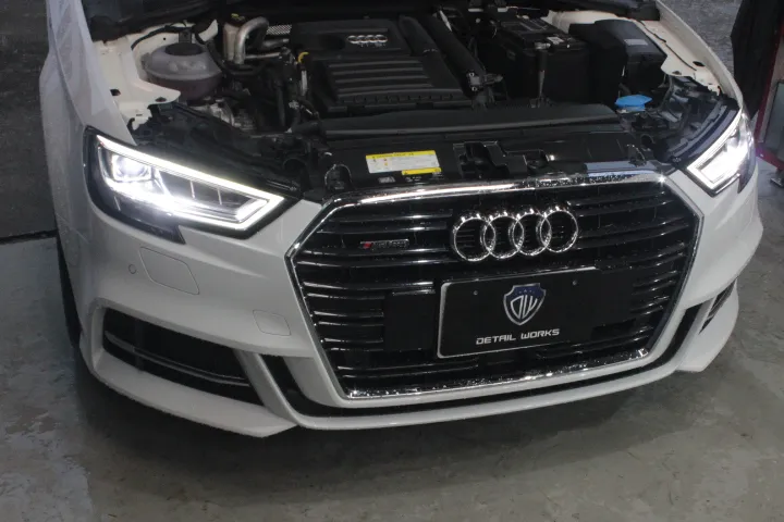 アウディA3のヘッドライトのクラック除去