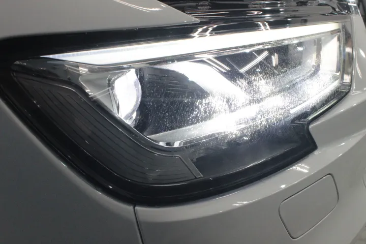 ヘッドライト点灯時のギラギラ