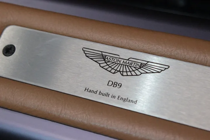 DB9のインテリアデザイナー