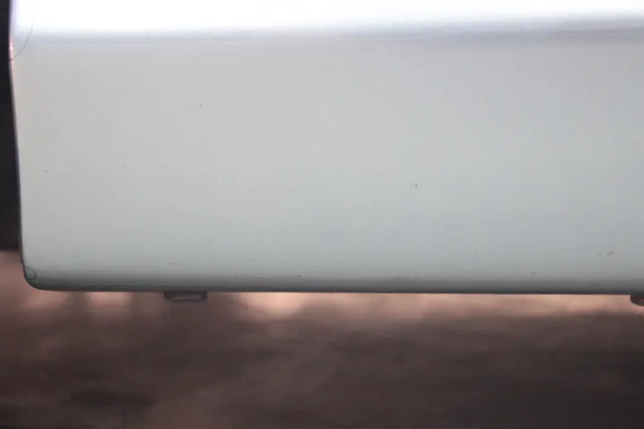 高級車のサイドシルのケミカルクリーニング