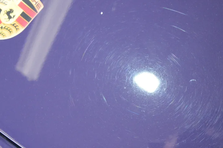 ポルシェ911GT3RSのカーボンフードの傷処理方法