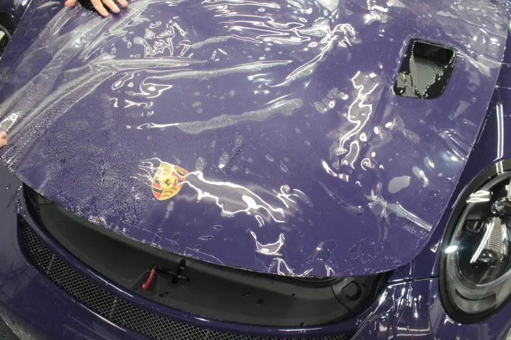 991.2GT3RSのボンネットフードへプロテクションフィルム施工