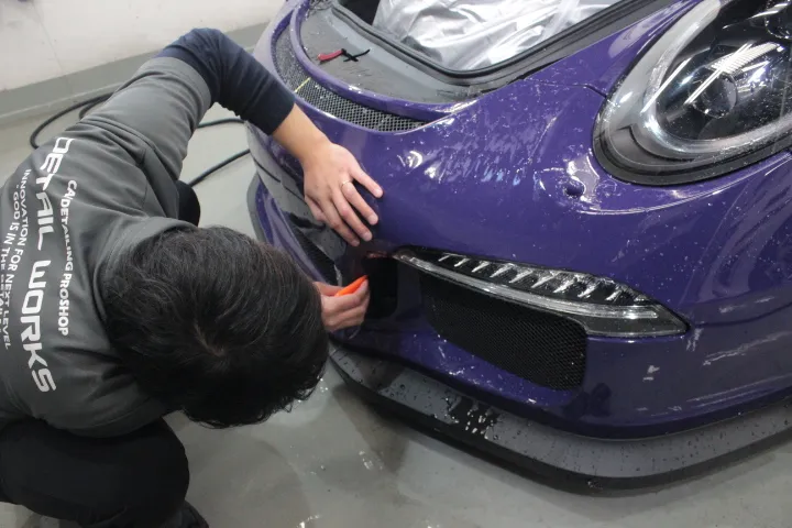 911GT3RSのフロントバンパーへのプロテクションフィルム施工