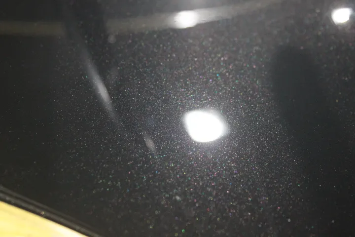 ディフェンダーのプロテクションフィルム施工前の下地処理を行う東京の施工店