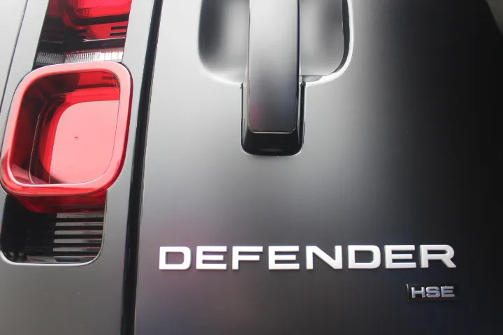 艶消し塗装の高級感のある車