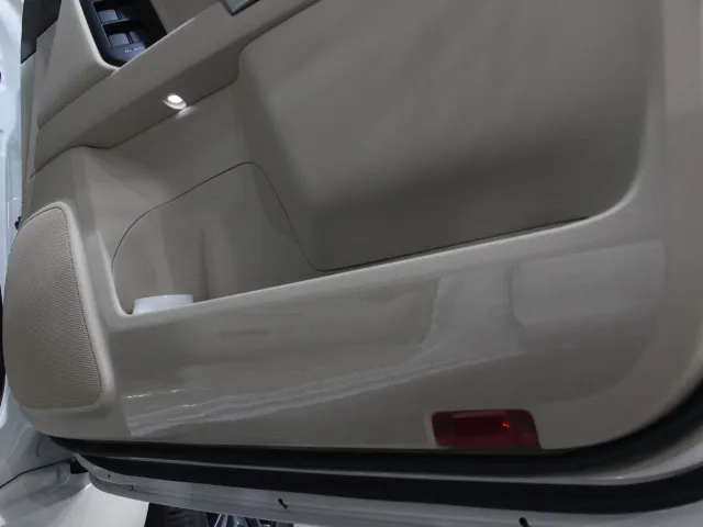 ドア内のインテリアドアキックガードの保護フィルム(PPF)