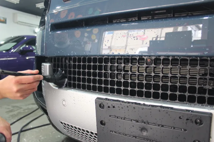 秦野市からお越しのディフェンダーのセラミックコーティング