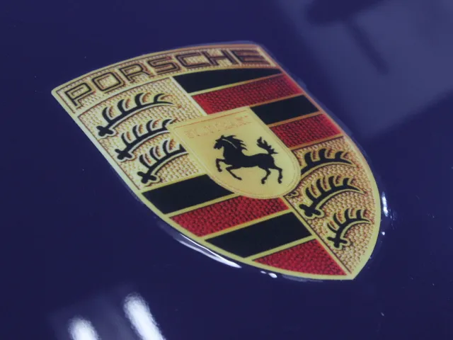 ポルシェGT3の純正エンブレムステッカー