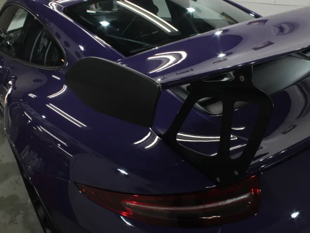 ポルシェ911のプロテクションフィルムのキズ除去