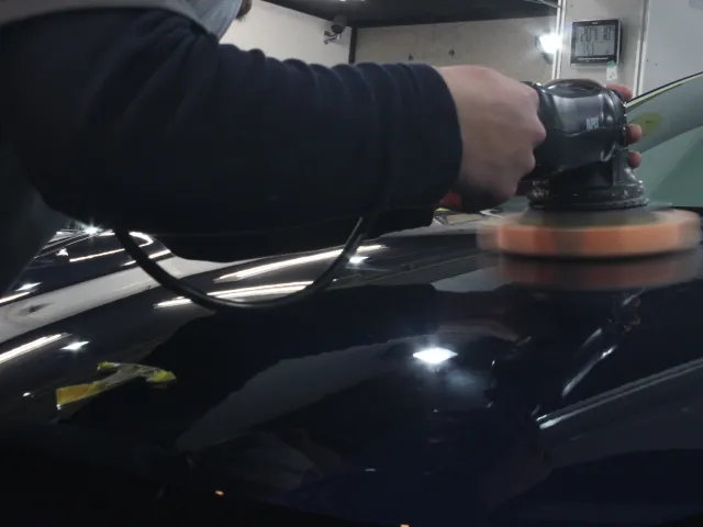 オンライン販売のみのテスラを東京でコーティング