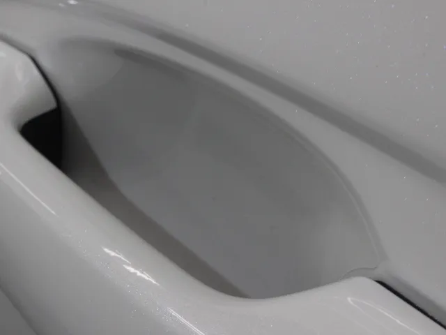 ドアカップ部のプロテクションフィルムで爪のひっかき傷を防止