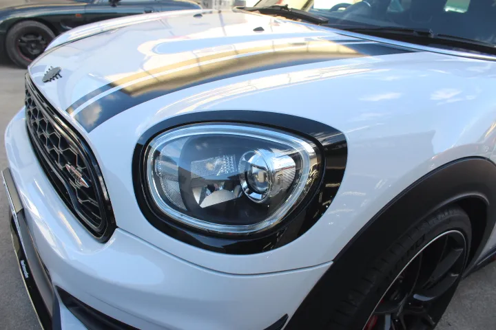 ミニジョンクーパーワークスのヘッドライトのスモーク化