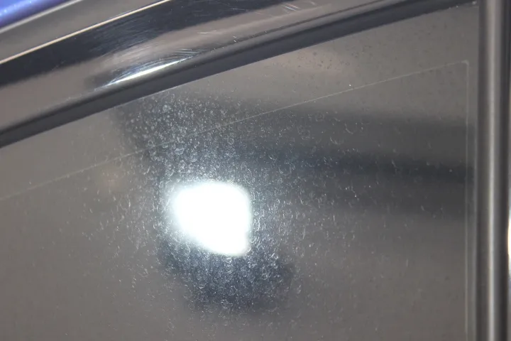 窓ガラスのウロコ染みの除去方法