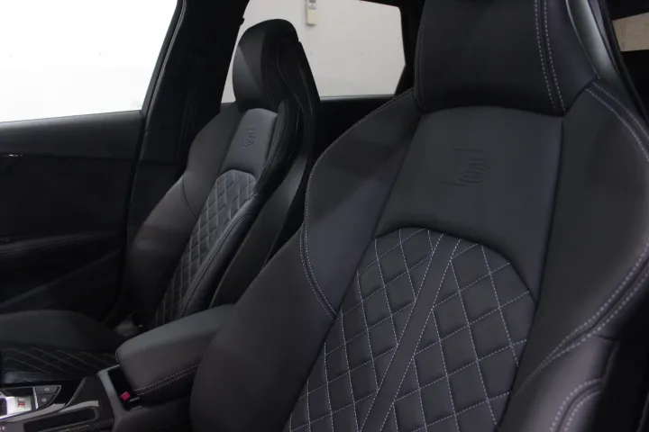 直接肌で触れるシートや革・ファブリック素材のコーティング